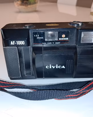 macchina fotografica a rullino anni 80