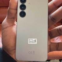 Samsung Galaxy S25 (modello base) 256 Giga.
• Capa