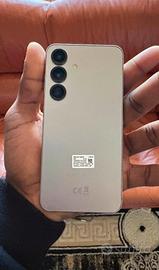 Samsung Galaxy S25 (modello base) 256 Giga.
• Capa