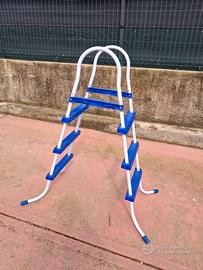 Scaletta piscina