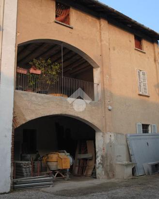 CASA SEMINDIPENDENTE A ROVELLO PORRO