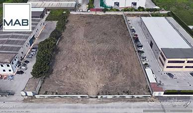 Immobile di 2200 m² con 1 locale a Carinaro