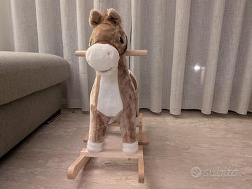 cavallo a dondolo in peluche con suoni