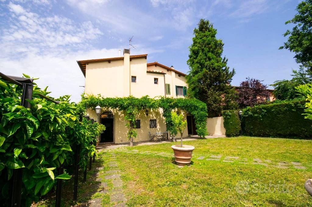 Appartamento di 361 m² con 5 locali a Firenze