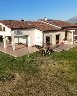 Villa di 900 m² con più di 5 locali e box auto dop