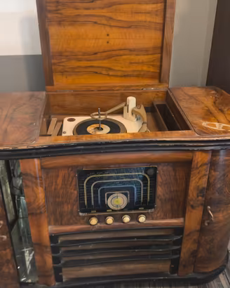Mobile bar radio