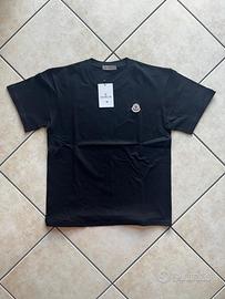 T-Shirt MONCLER nera girocollo da uomo (size M)