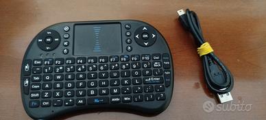 Mini Tastiera Wireless i8 con Touchpad e Batt. ric