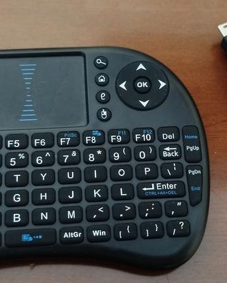 Mini Tastiera Wireless i8 con Touchpad e Batt. ric