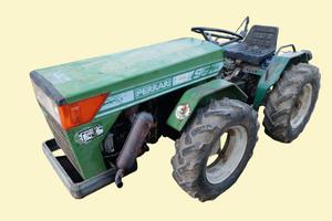trattore Ferrari 95-33