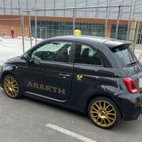 Auto Abarth 695 versione 75º Anniversario