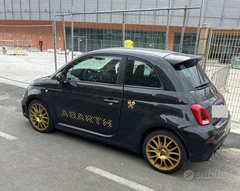 Auto Abarth 695 versione 75º Anniversario