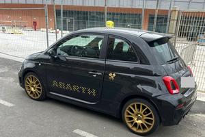 Auto Abarth 695 versione 75º Anniversario