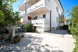 Villa bifamiliare su quattro livelli