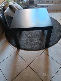 tavolino con tappeto rotondo