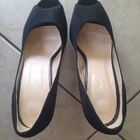 Décolleté con punta aperta