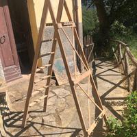 Scala pieghevole in legno vintage