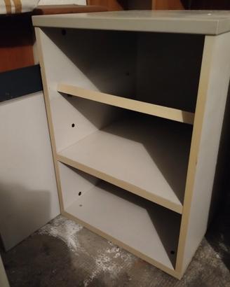 Mobiletto con ripiani 