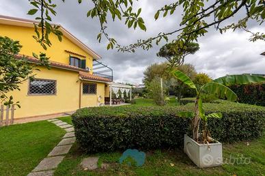 Villa di 170 m² con 5 locali a Ardea