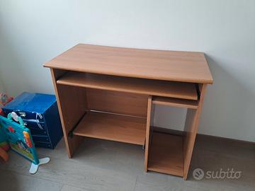 scrivania porta pc