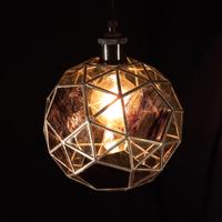Lampada a sospensione artigianale.