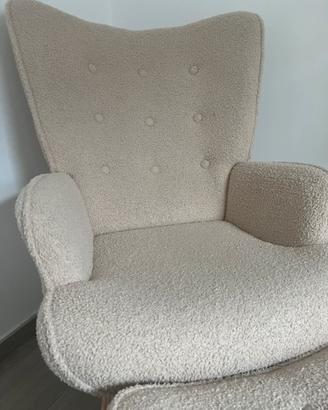 Poltrona con poggia piedi