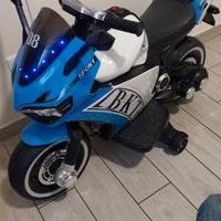 MOTO DA PISTA BKT 12V B37602A per bambini mp3 luci