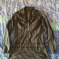 Vestito con fantasia a righe. XL ma veste L.