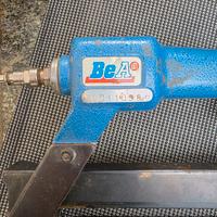 Pistola sparachiodi pneumatica BeA per parquet
