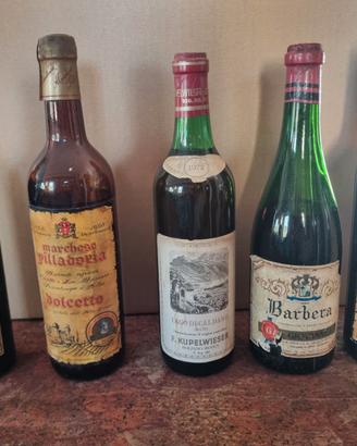 Set  5 bottiglie di vino e liquore