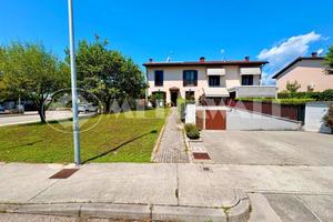 Bifamiliare a Roveredo in Piano