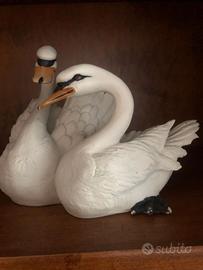 COPPIA DI CIGNI IN CERAMICA DI CAPODIMONTE MOLLICA