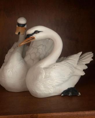 COPPIA DI CIGNI IN CERAMICA DI CAPODIMONTE MOLLICA