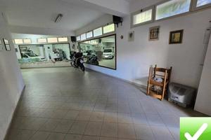 Ampio Garage Pressi Viale Europa 92 Mq