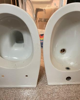 Sanitari sospesi wc e bidet bianco con sedile