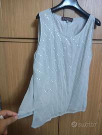 Elegante top grigio a spalla larga