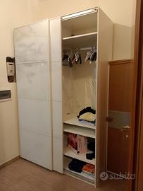 Armadio con ante scorrevoli