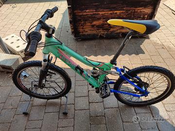 bicicletta ragazzo/a con ammortizzatori e marce