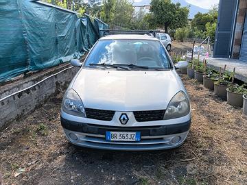 Clio 2002