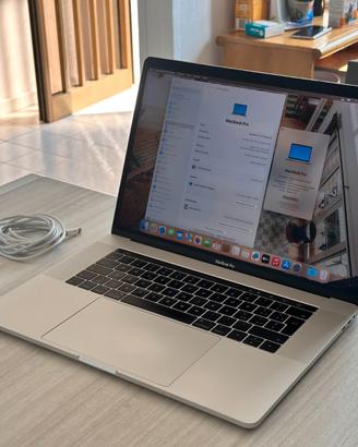 MacBook Pro 15” 256GB/16GB/2VRAM GRADO A +ADOBE