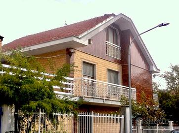 Villa bifamiliare + mansarda garage via privata