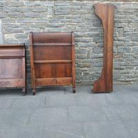 2 letti singoli in noce a BARCHETTA del 1900