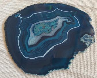 Taglio  geode, in agata con inserzioni di turchese