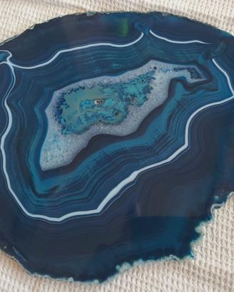 Taglio  geode, in agata con inserzioni di turchese