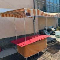 Banchetto coperto per mercatini