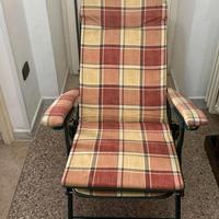 sedia a sdraio con telaio in metallo