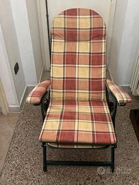 sedia a sdraio con telaio in metallo