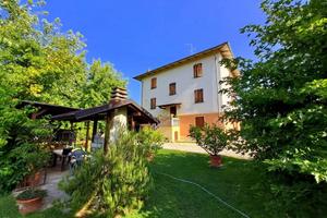 Villa di Campagna con terreno a ciliegie