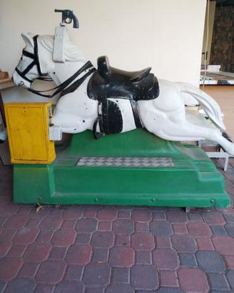 cavallo a dondolo elettrico 