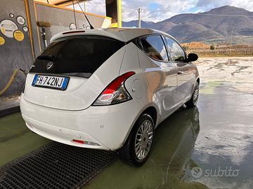Lancia Ypsilon 3* serie 2017 valuto Permuta